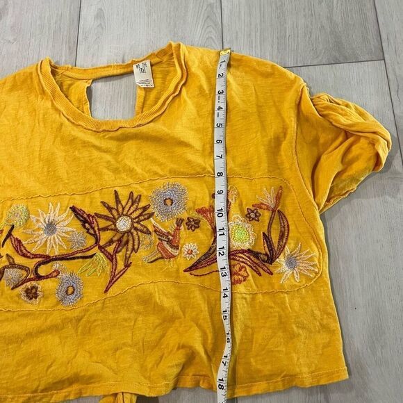 WE THE FREE Womens Size m Top Yellow Tie back Cropped T-shirt with Embroidery - Picture 3 of 8